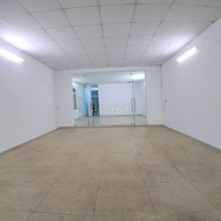 Nhà gần trường tiểu học Phú Tân mặt tiền đường nhựa lớn thông dài