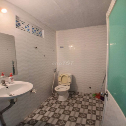 Nhà gần trường tiểu học Phú Tân mặt tiền đường nhựa lớn thông dài