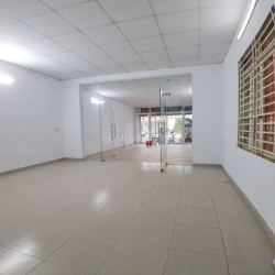 Nhà gần trường tiểu học Phú Tân mặt tiền đường nhựa lớn thông dài