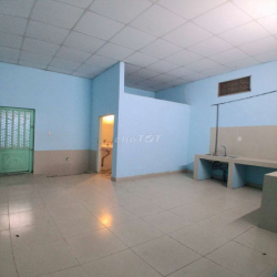 Nhà gần trường tiểu học Phú Tân mặt tiền đường nhựa lớn thông dài