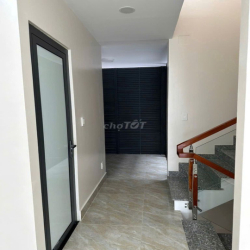 Cho thuê VP 5x20m, 1 hầm 3 lầu DTSD 350m2 