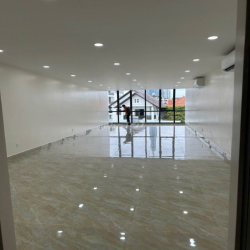 Cho thuê VP 5x20m, 1 hầm 3 lầu DTSD 350m2 