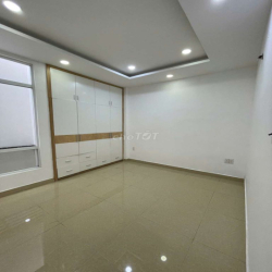 NHÀ MỚI ĐẸP ĐỐI DIỆN VẠN PHÚC. 1 TRỆT 1 LỬNG 2 LẦU, 4PN 5WC