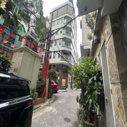 Căn hộ dịch vụ studio full đồ 37,8m2 ở 26 Nguyên Hồng Đống Đa