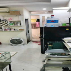 cho thuê căn chùa láng dt 40m tầng 5 CT máy giá 5.5 triệu