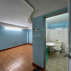 Cho thuê nhà 3 phòng ngủ đường XVNT hướng 2 chiều. Giá 9tr/th