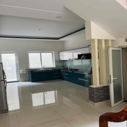 Cho thuê nhà MTNB khu Tên Lửa , DT 4,5x20 có nội thất . Giá 26tr