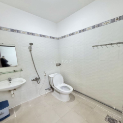 Phòng ngay UTC2 chỉ 1km, full nội thất có máy giặt chung, thang máy