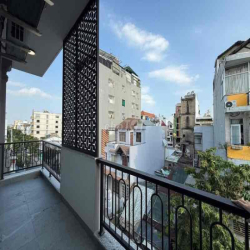 Cho Thuê DUPLEX Rộng Rãi - Tiện Nghi Gần Vòng Xoay Dân Chủ