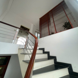 NHÀ MẶT ĐẤT CẦN CHO THUÊ (GIA ĐÌNH HOẶC VĂN PHÒNG)