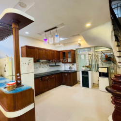 NHÀ MẶT ĐẤT CẦN CHO THUÊ (GIA ĐÌNH HOẶC VĂN PHÒNG)