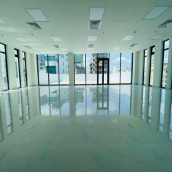 CẦN CHO THUÊ MẶT TIỀN NGANG 10M ĐƯỜNG 3/2 QUẬN 10