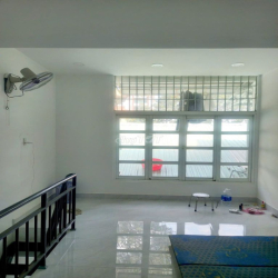 Cho thuê Nguyên căn nhà lầu 2 - Mặt tiền Trần Hưng Đạo, quận 1