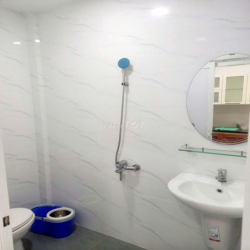 Cho thuê Nguyên căn nhà lầu 2 - Mặt tiền Trần Hưng Đạo, quận 1