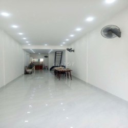 Cho thuê Nguyên căn nhà lầu 2 - Mặt tiền Trần Hưng Đạo, quận 1