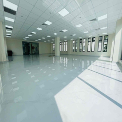 CẦN CHO THUÊ MẶT TIỀN NGANG 10M ĐƯỜNG 3/2 QUẬN 10