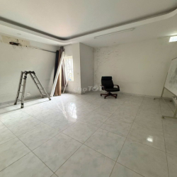 Cho thuê nhà liền kề 2 mặt tiền ở Nguyễn Khánh Toàn, Cầu Giấy. 36tr