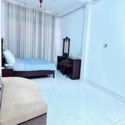 nhà 3 PHÒNG NGủ 4x10 nam kỳ khởi nghĩa. đủ nội thất