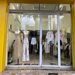 mình cần sang lại shop mặt bằng ngay trục đường chính khu thời trang