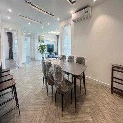 chung cư E1 154 m 3 ngủ rộng full đồ vào ở ngay