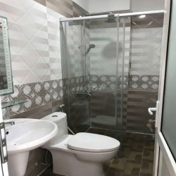 CHO THUÊ NHÀ HẺM XE HƠI 4PN 5WC NỘI THẤT CƠ BẢN DƯƠNG QUẢNG HÀM P5