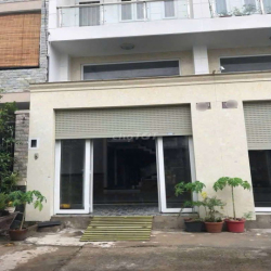 CHO THUÊ NHÀ HẺM XE HƠI 4PN 5WC NỘI THẤT CƠ BẢN DƯƠNG QUẢNG HÀM P5