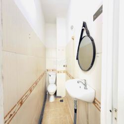 Duplex ban công sau lưng siêu thị Go Tô Hiến Thành