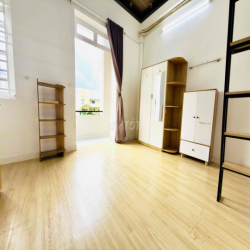 Duplex ban công sau lưng siêu thị Go Tô Hiến Thành