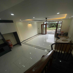 Bán gấp nhà 5 tầng Ngãi Cầu An Khánh, Sát Đường 72 ô tô đỗ cổng.