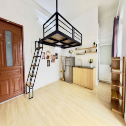 Duplex ban công sau lưng siêu thị Go Tô Hiến Thành