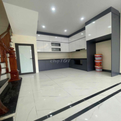 Bán gấp nhà 5 tầng Ngãi Cầu An Khánh, Sát Đường 72 ô tô đỗ cổng.