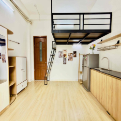 Duplex ban công sau lưng siêu thị Go Tô Hiến Thành