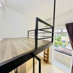 Duplex ban công sau lưng siêu thị Go Tô Hiến Thành