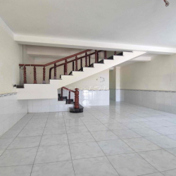 Nhà lầu Rộng Rãi Thuộc kdc Hoàng Quân gần Đh Tây Đô và trường FPT CTho