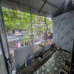 Cho thuê căn hộ 2 phòng ngủ, tầng 2, tập thể Nguyễn Công Trứ, 70m2