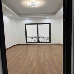 Cho thuê nhà Việt Hưng, 35m, 5 tầng, full đồ, ô tô đỗ cửa, nhà mới.8tr