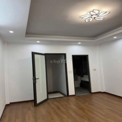 Cho thuê nhà Việt Hưng, 35m, 5 tầng, full đồ, ô tô đỗ cửa, nhà mới.8tr