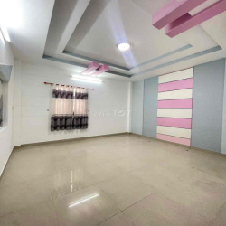 Nhà lầu mới 3 phòng 3 máy lạnh KDC Hồng Phát
