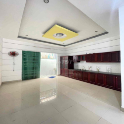 Nhà lầu mới 3 phòng 3 máy lạnh KDC Hồng Phát