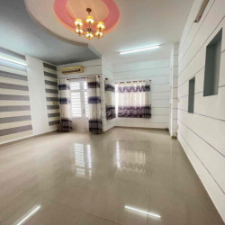 Nhà lầu mới 3 phòng 3 máy lạnh KDC Hồng Phát