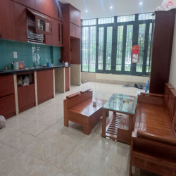 Chính chủ cho thuê nguyên căn liền kề Phú Diễn (văn phòng/ nhà ở)