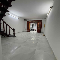 nhà mới cho thuê 4pn.2wc. có sân để xe