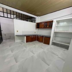 nhà mới cho thuê 4pn.2wc. có sân để xe
