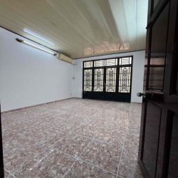 nhà mới cho thuê 4pn.2wc. có sân để xe
