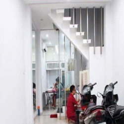 Cho thuê nhà nguyên căn hẻm xe hơi đường CMT8 quận 10, chợ Hòa Hưng