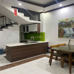 Cho thuê nhà nguyên căn 5 tầng Bát Khối- 3 ngủ, đồ cơ bản- 10 tr/thg