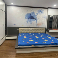 Cho thuê nhà nguyên căn 5 tầng Bát Khối- 3 ngủ, đồ cơ bản- 10 tr/thg