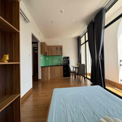 CHO THUÊ CĂN HỘ STUDIO BAN CÔNG TO-Full nội thất-Ngay gần Sala