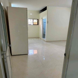 cho thuê nhà nguyễn kiệm p3 2pn 2wc điện nước chính