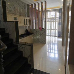 Cho thuê Nhà nguyên căn có Sân vườn. Vòng xoay KCX Tân Thuận